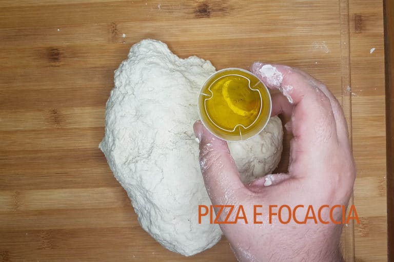 focaccia-genovese-impasto-olio