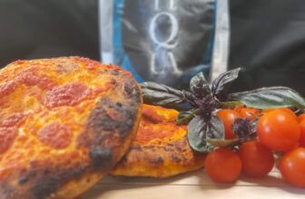 pizzette rosse rotonde del forno