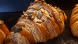 Croissant salati! Sfogliati a mano con burro.