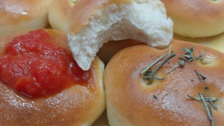Pizza e focaccia Home 11 Ricetta Focaccine soffici, fatte a mano
