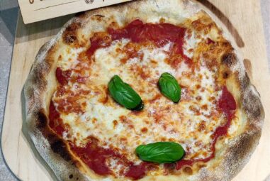 Pizza fatta in casa, ricetta facile